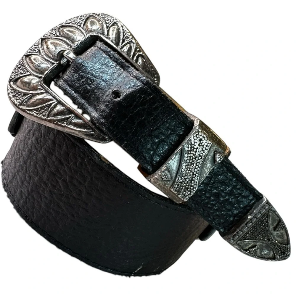 MZ Accessories of New York Vintage Pebbled Leather Silver Conchos Belt